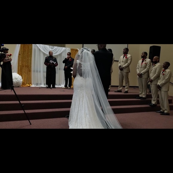 Ivory and lace wedding gown!!!! ONLY WORN ONCE!!!! - Picture 3 of 5